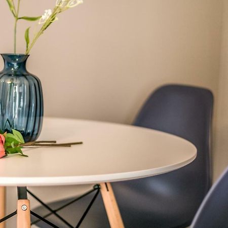 Joivy Modern 1-Bed Flat With Balcony In Portello Милано Екстериор снимка